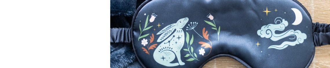 Wholesale beauty accessories including compact mirrors, eye masks and makeup bags. Lightweight and ideal for online retailers or shops offering low RRP gift items. No minimum order and we ship worldwide.