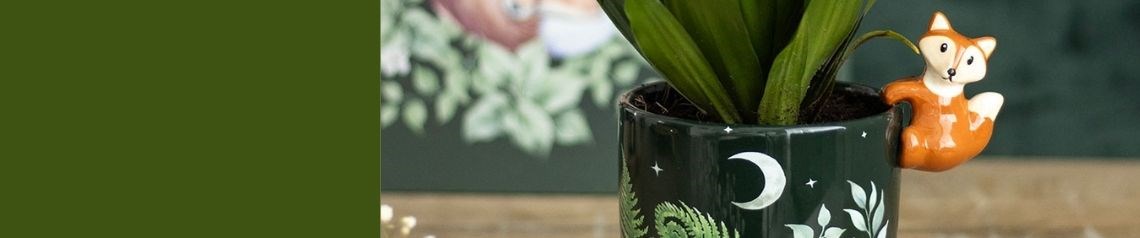 Bestselling garden gifts, ornaments and windchimes for garden centres. Includes tried-and-tested products with strong retail appeal. Bulk wholesale with no minimum order.