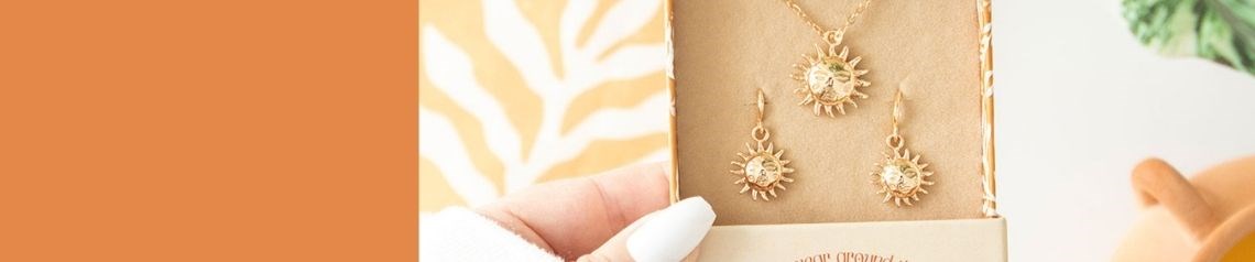 Wholesale gifts for women including jewellery, trinket boxes, mugs and wall art. Stylish and thoughtful products for any occasion. No minimum order and worldwide shipping.