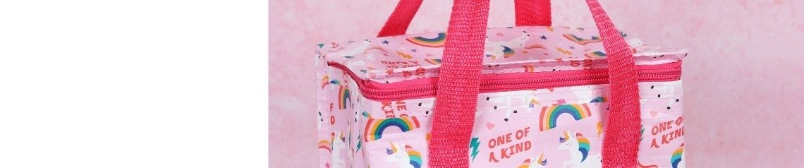 Eco-friendly wholesale lunch bags and boxes made from recycled plastic with thermal lining, ideal for school, office and gift retailers. No minimum order, global delivery.